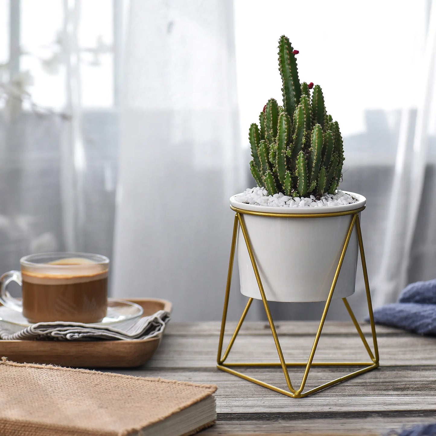 Set de Macetero Cerámico Triangular Nórdico con Soporte de Hierro