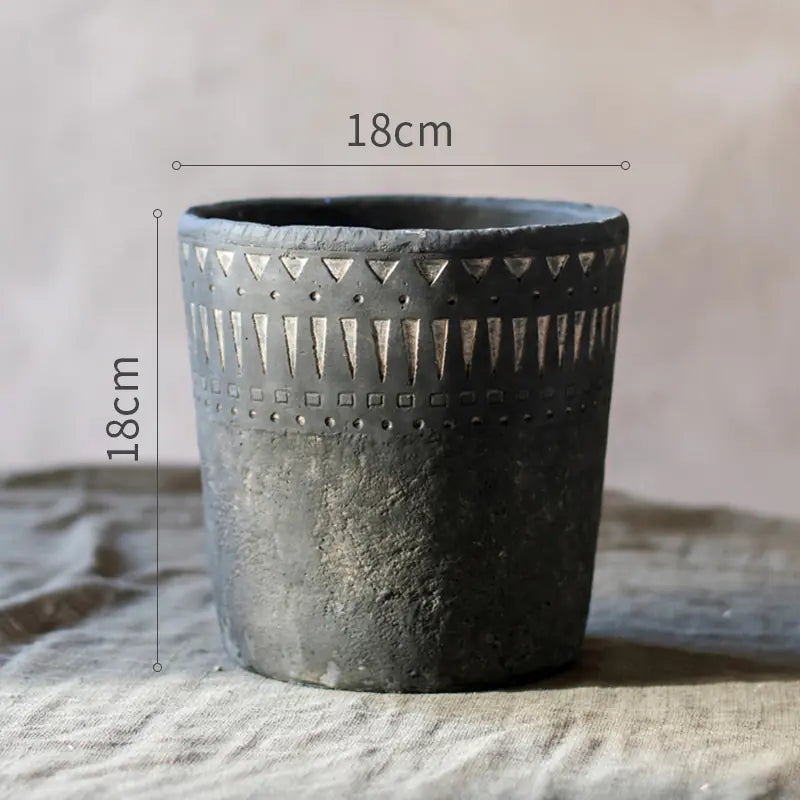 Jarrón Macetero de Cerámica Negra Vintage con Elementos Africanos